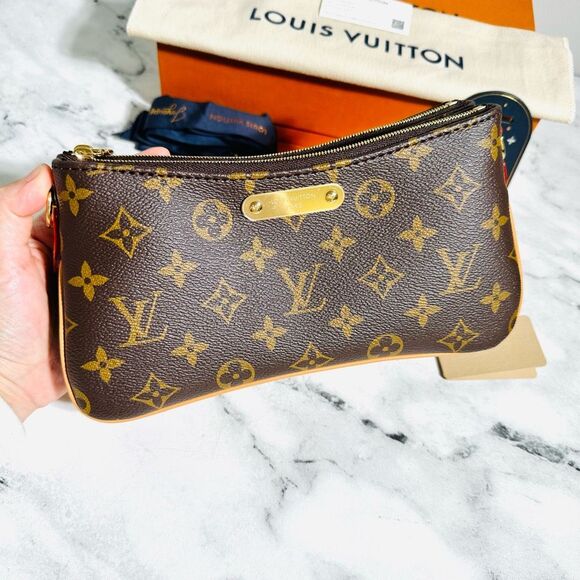 Louis Vuitton Liv Pochette - Picture 6 of 16